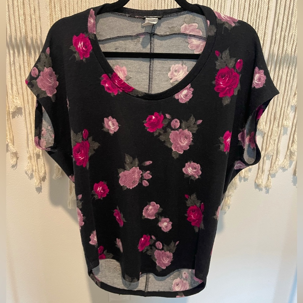 Lily White Boutique Chic Floral Blouse Size M